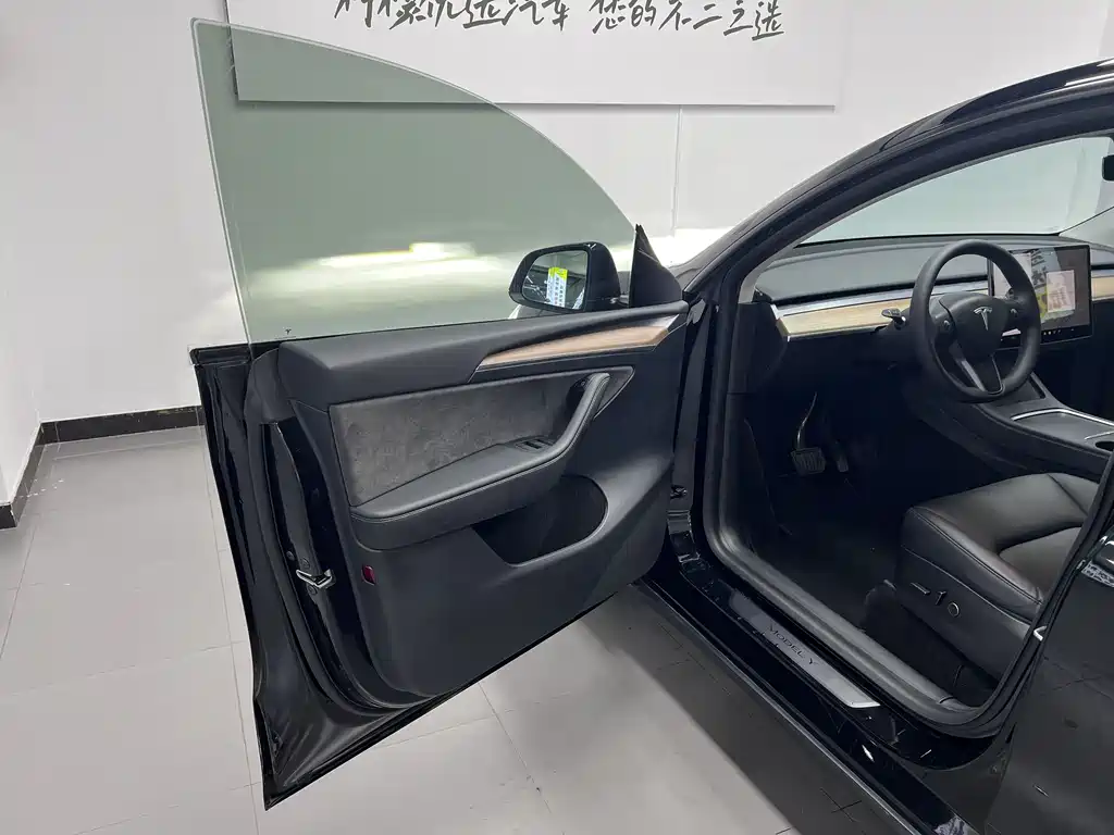 Tesla Model Y 2022 — фото 14