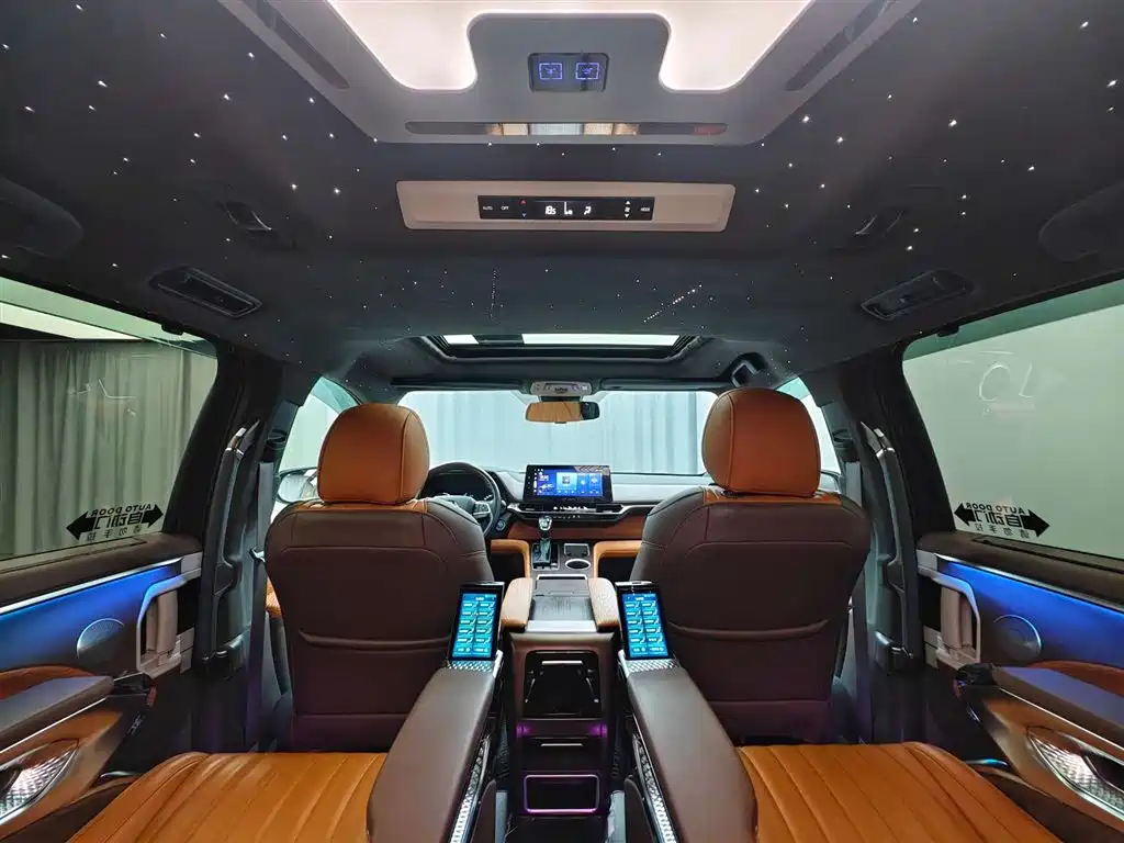 Toyota Granvia 2023 — фото 25