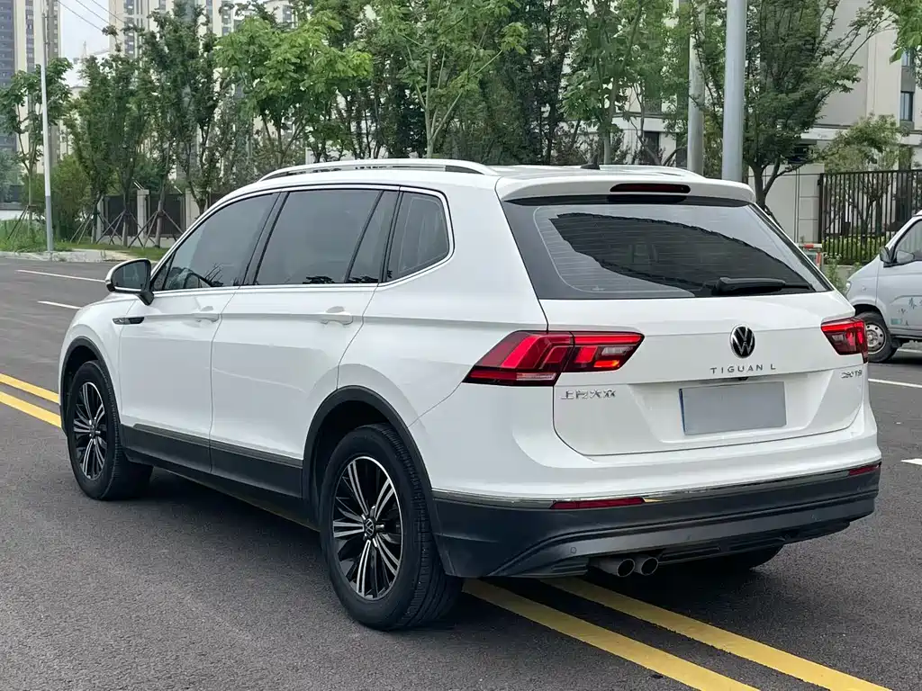 Volkswagen Tiguan L 2021 — фото 9