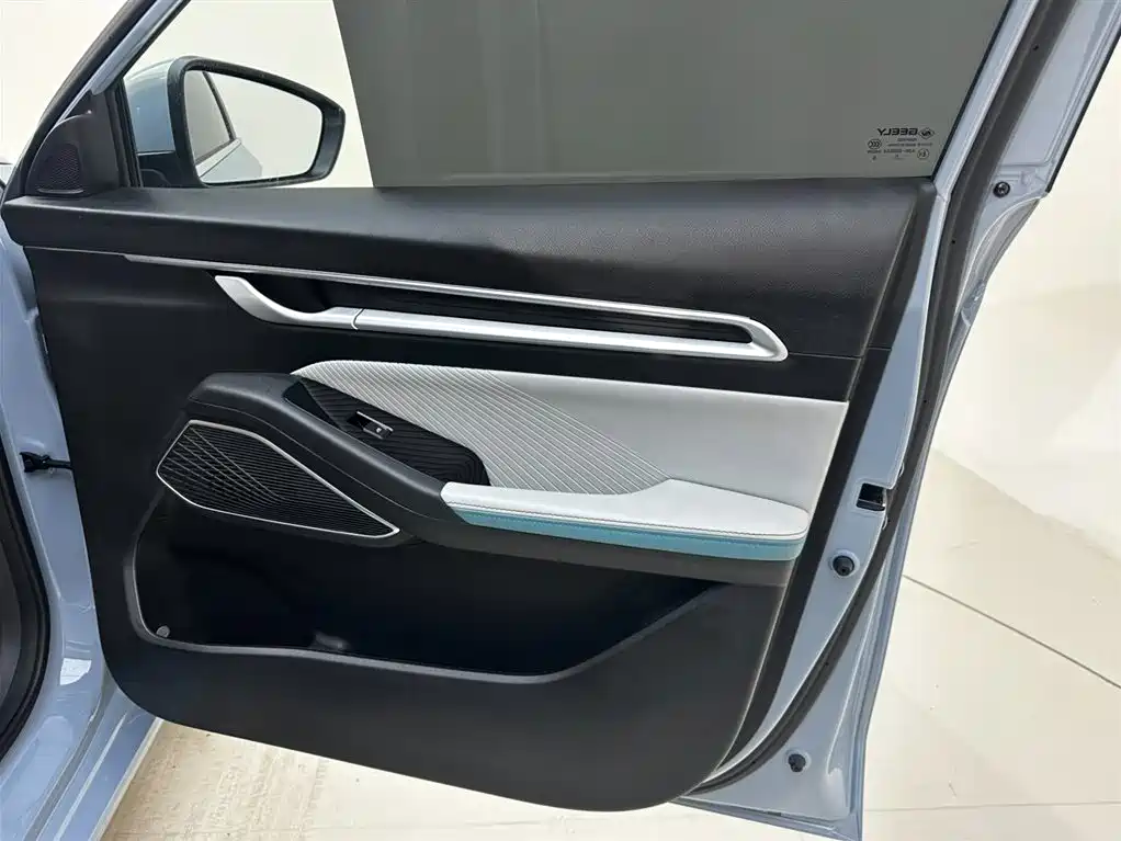 Geely Emgrand 2023 — фото 13
