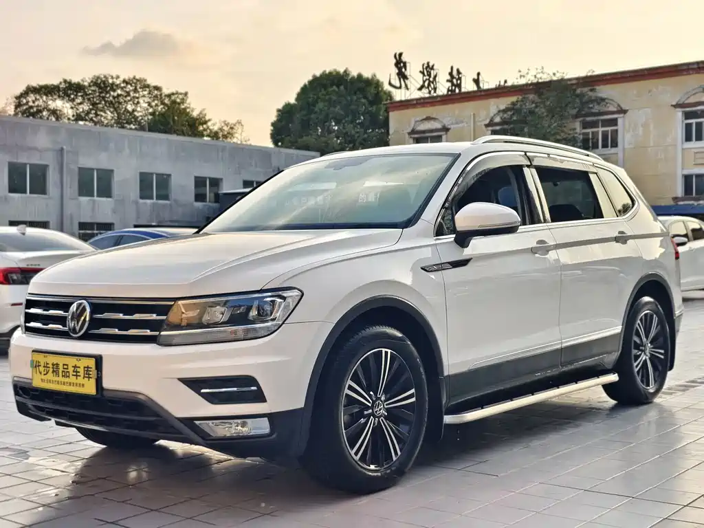 Volkswagen Tiguan L 2021 — фото 1