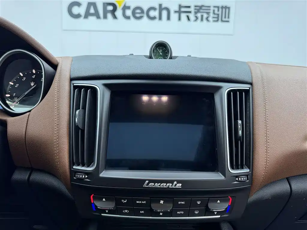 Maserati Levante 2019 — фото 23