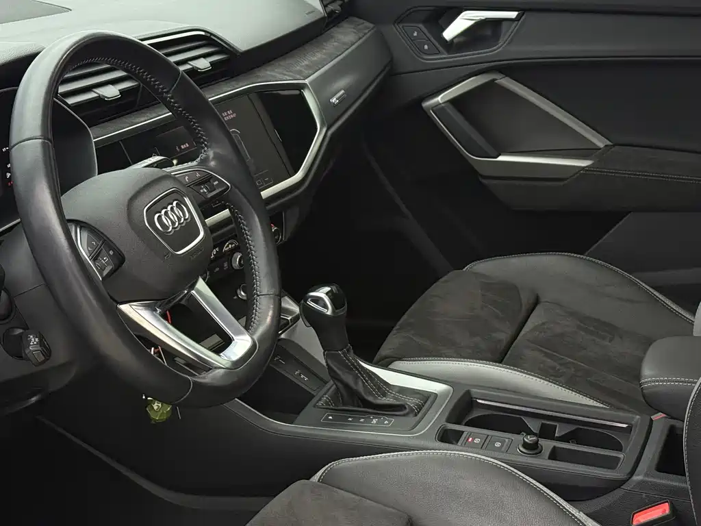 Audi Q3 2021 — фото 11
