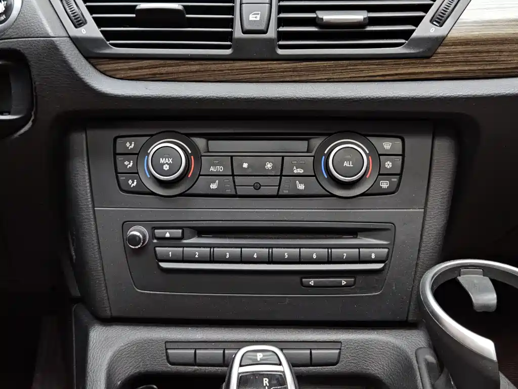 BMW X1 2012 — фото 21