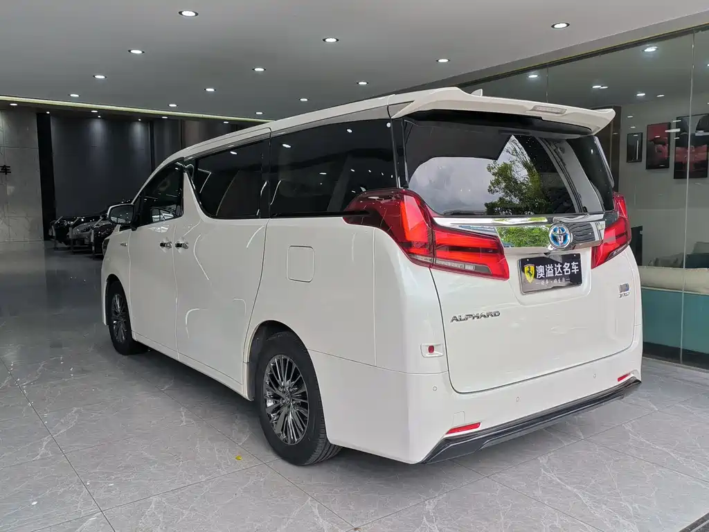Toyota Alphard 2021 — фото 14