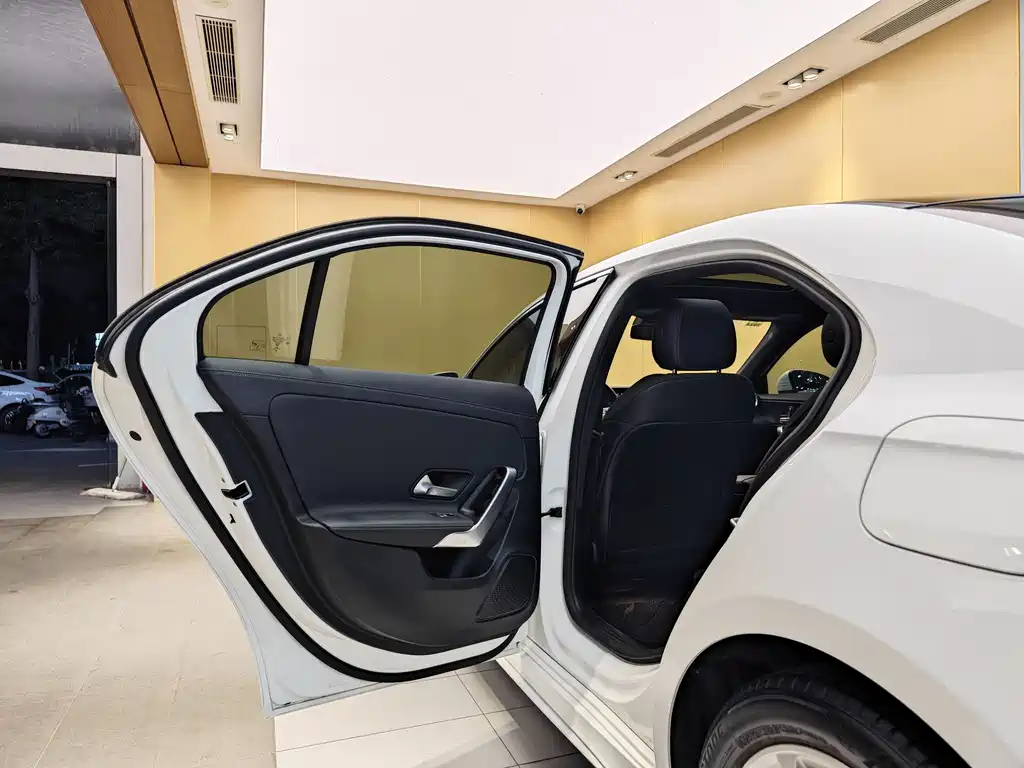 Mercedes-Benz A-Class 2021 — фото 20