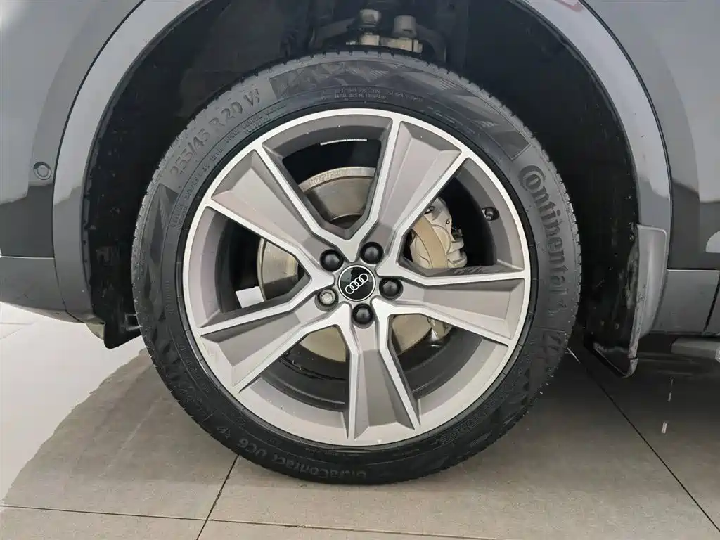 Audi Q5L 2023 — фото 17