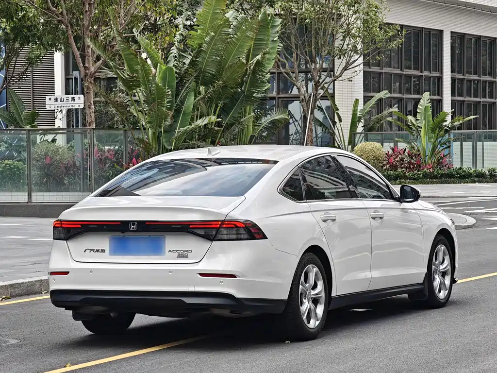 Honda Accord 2023 — фото 10