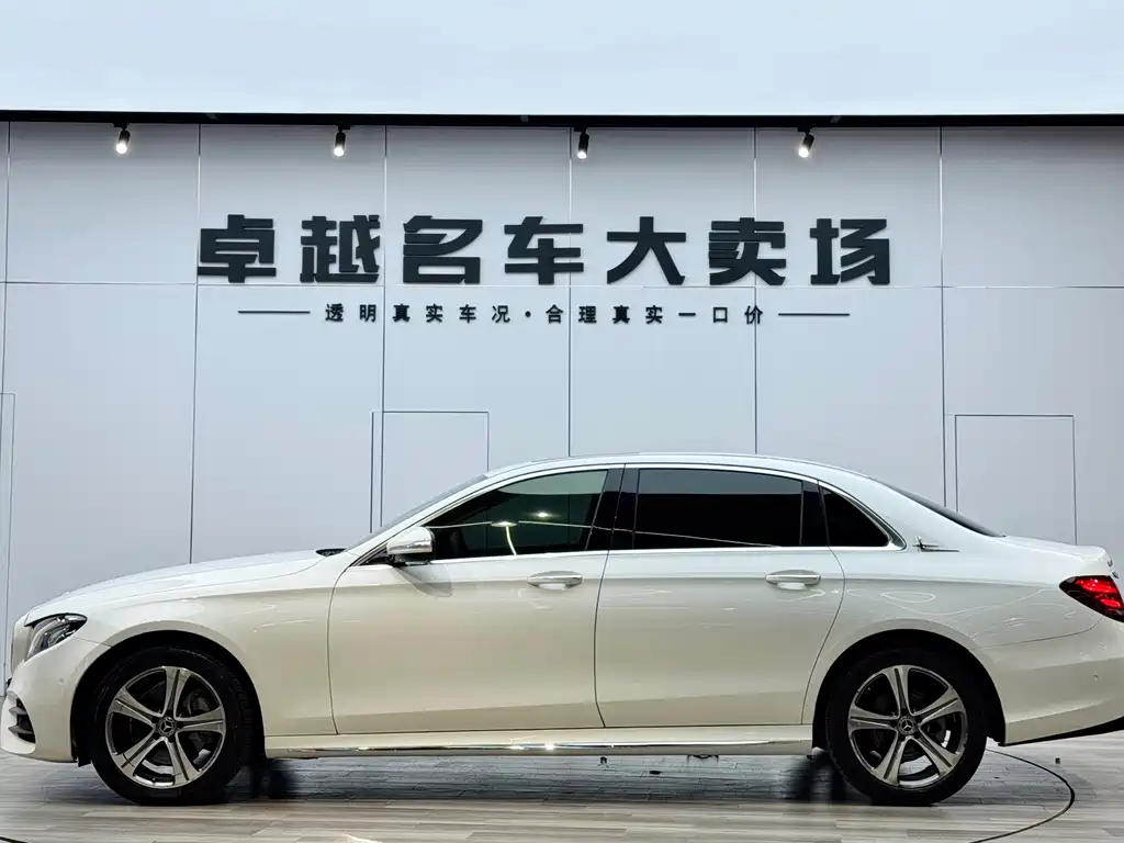 Mercedes-Benz E-Class 2018 — фото 20