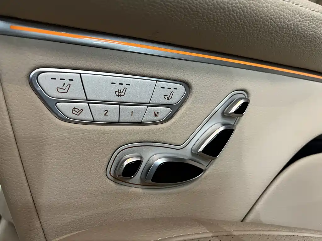 Mercedes-Benz V-Class 2022 — фото 16