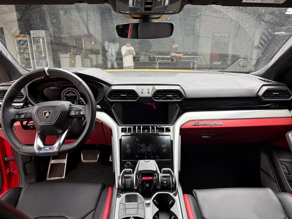 Lamborghini Urus 2019 — фото 12