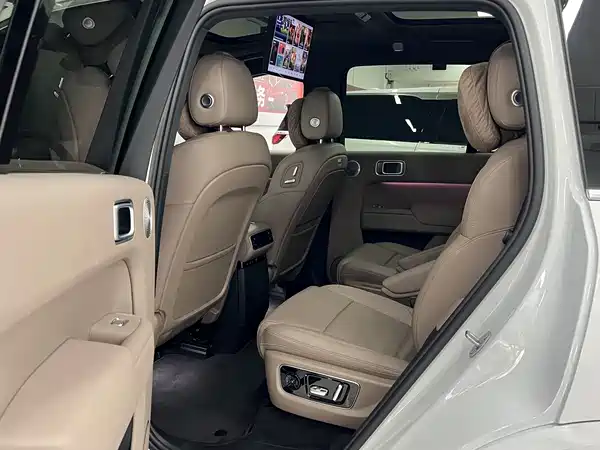 Li Auto L8 2025