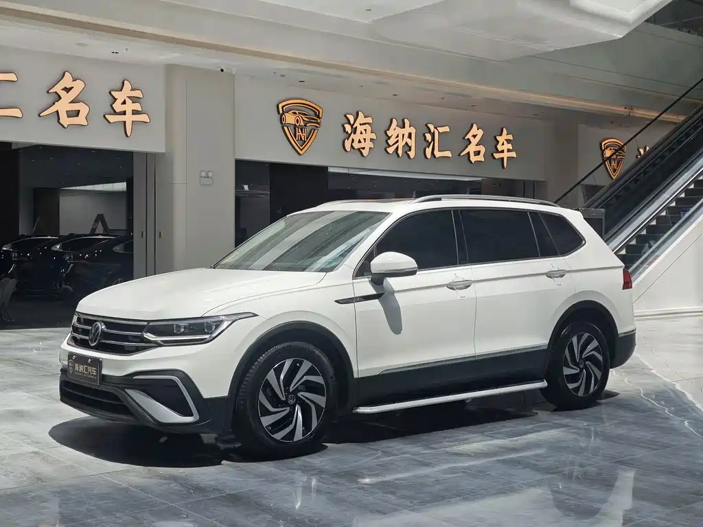 Volkswagen Tiguan L 2022 — фото 1