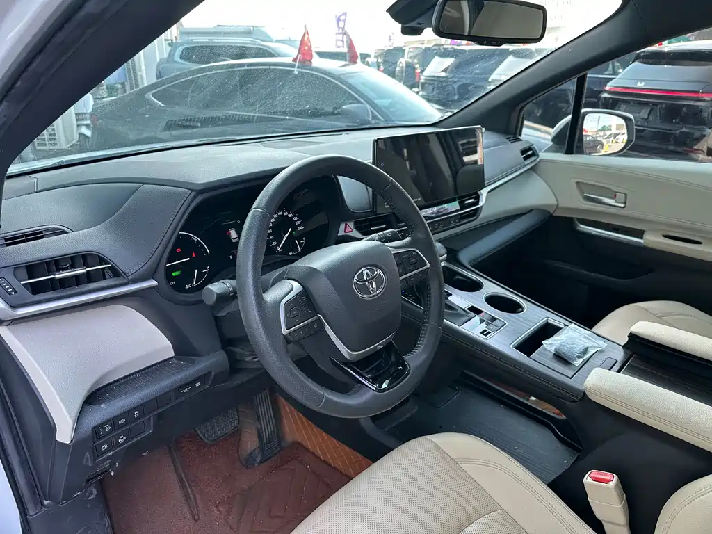 Toyota Sienna 2023 — фото 10