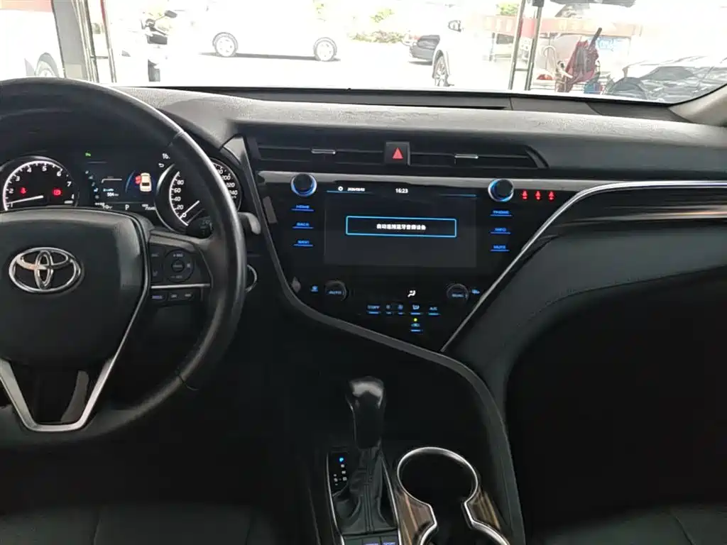 Toyota Camry 2020 — фото 13