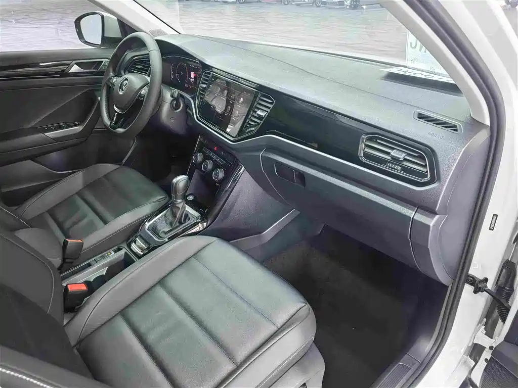 Volkswagen T-Roc 2023 — фото 12