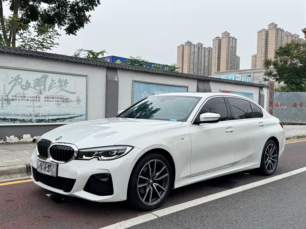 BMW 3 Series 2023 — фото 1