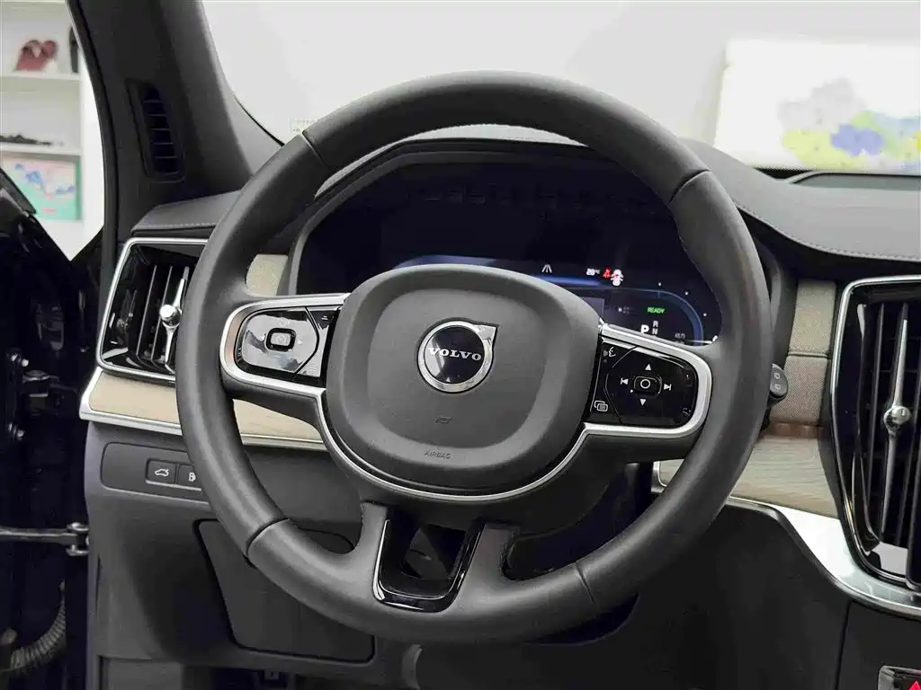 Volvo XC90 Plug-In Hybrid 2025 — фото 12