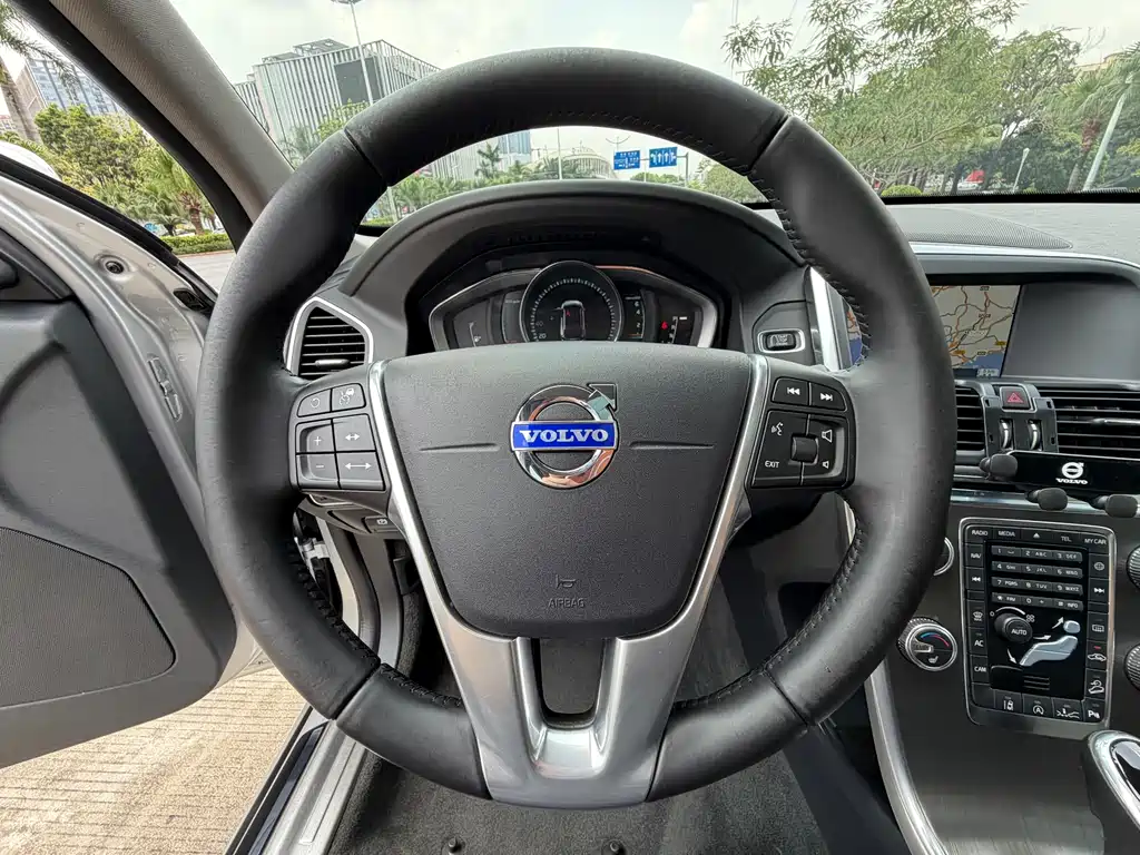 Volvo XC60 2015 — фото 15