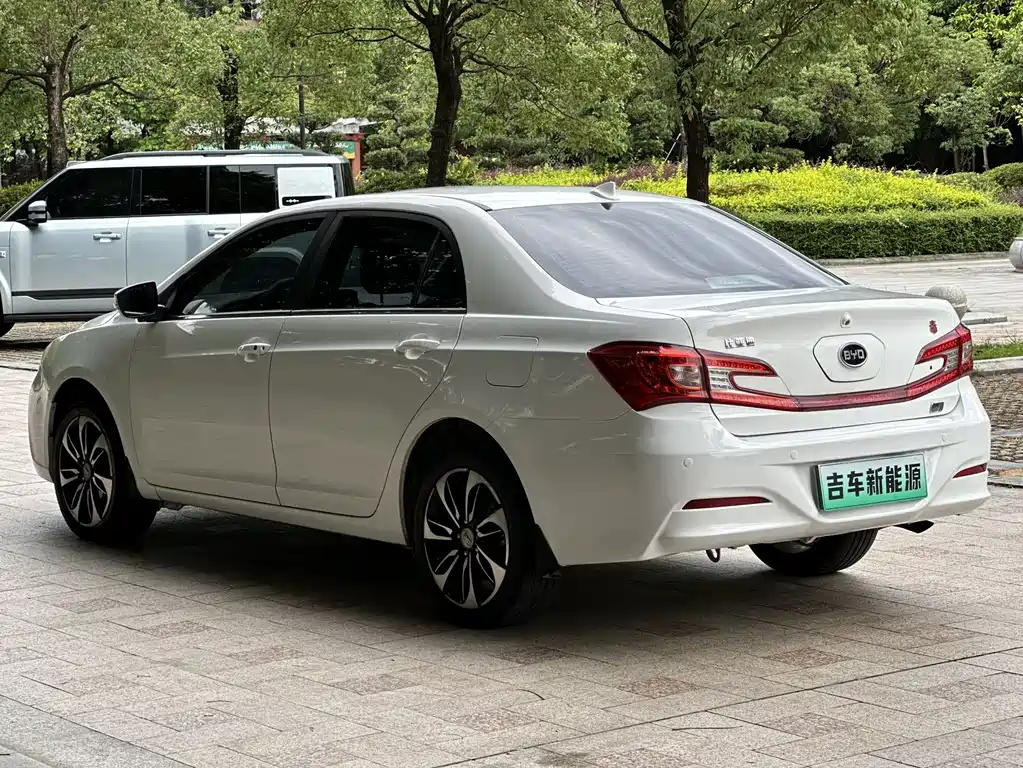 BYD Qin NEV 2016 — фото 7
