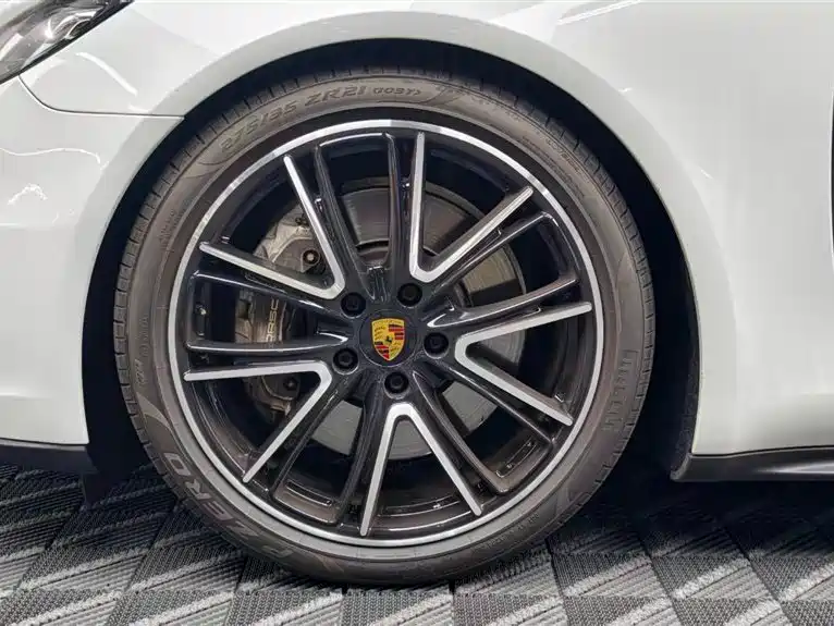 Porsche Panamera 2018 — фото 8