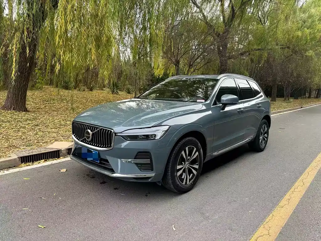 Volvo XC60 2023 — фото 1