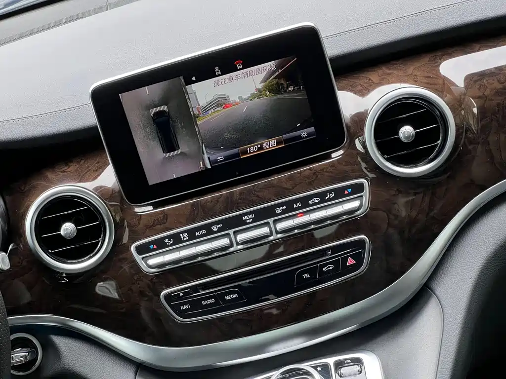 Mercedes-Benz V-Class 2018 — фото 18