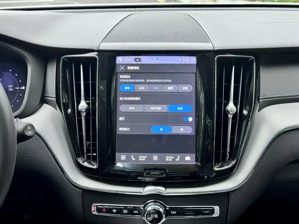 Volvo XC60 PHEV 2022 — фото 9