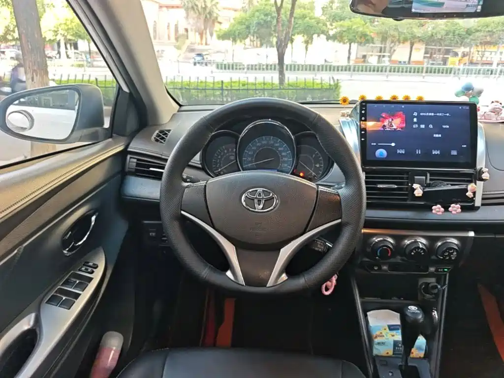 Toyota Yaris L 2016 — фото 11