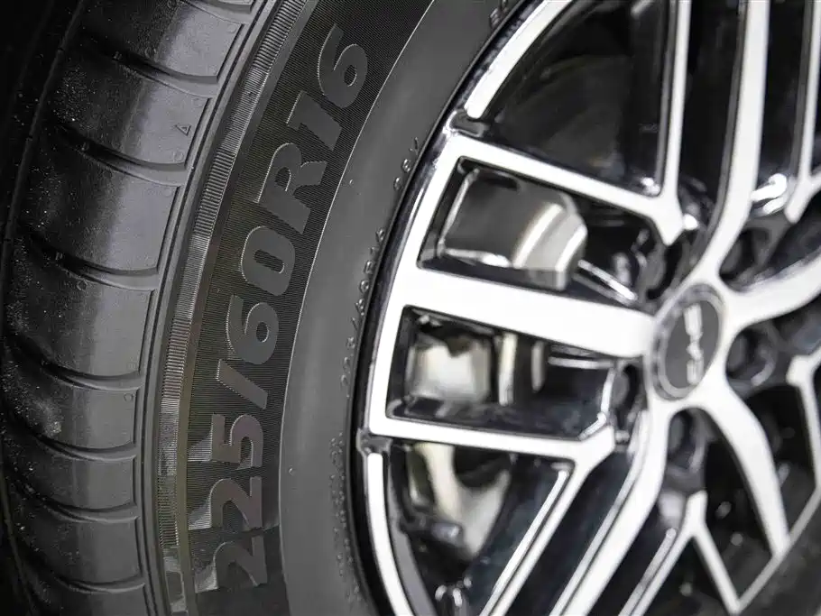 BYD Seal 05 DM-i 2025 — фото 12