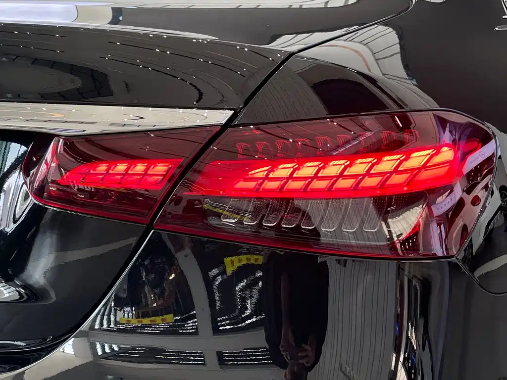 Mercedes-Benz E-Class 2022 — фото 35