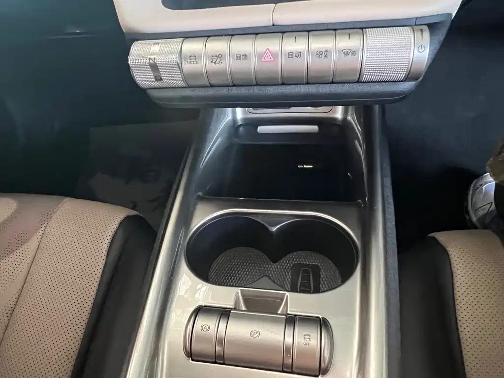 BYD Dolphin 2023 — фото 10