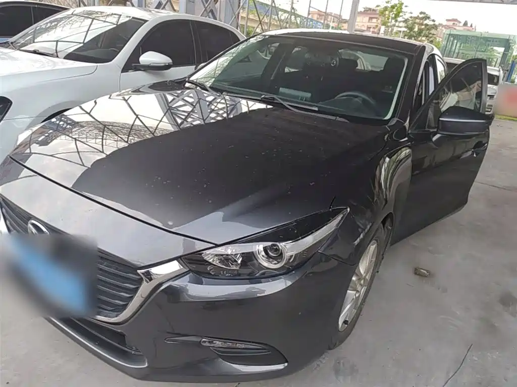 Mazda 3 Axela 2018 — фото 1