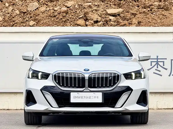 BMW i5 2024