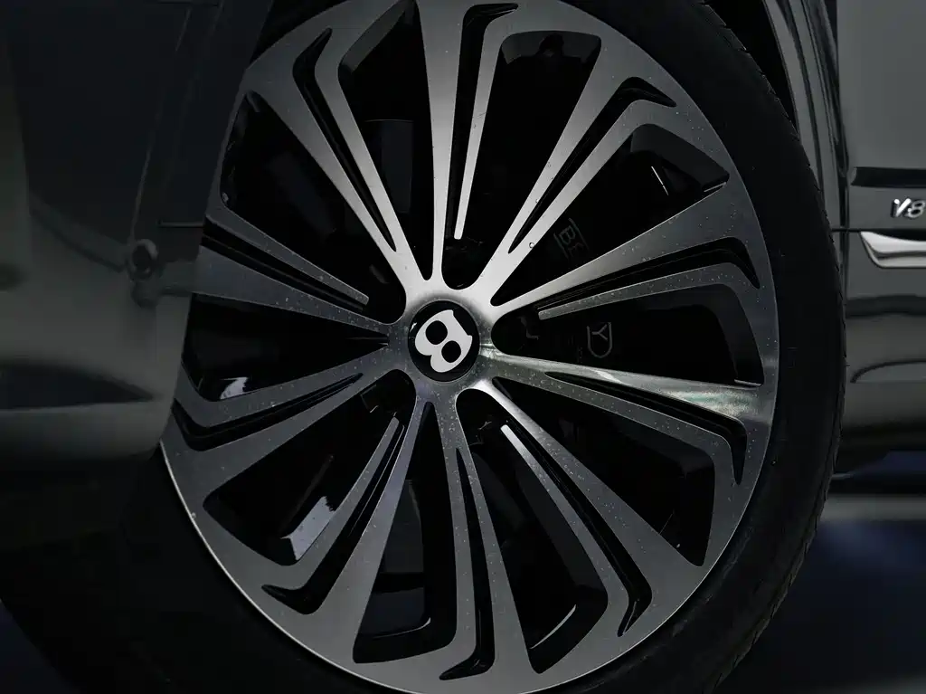 Bentley Bentayga 2021 — фото 11