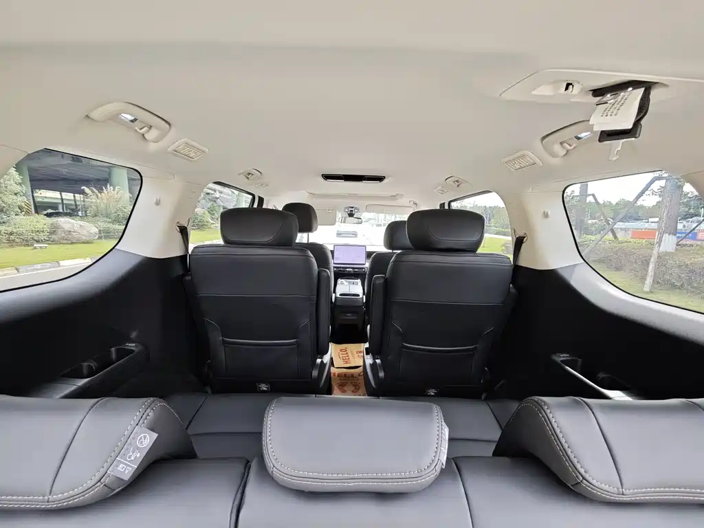 GAC Motor E8 PHEV 2025 — фото 14
