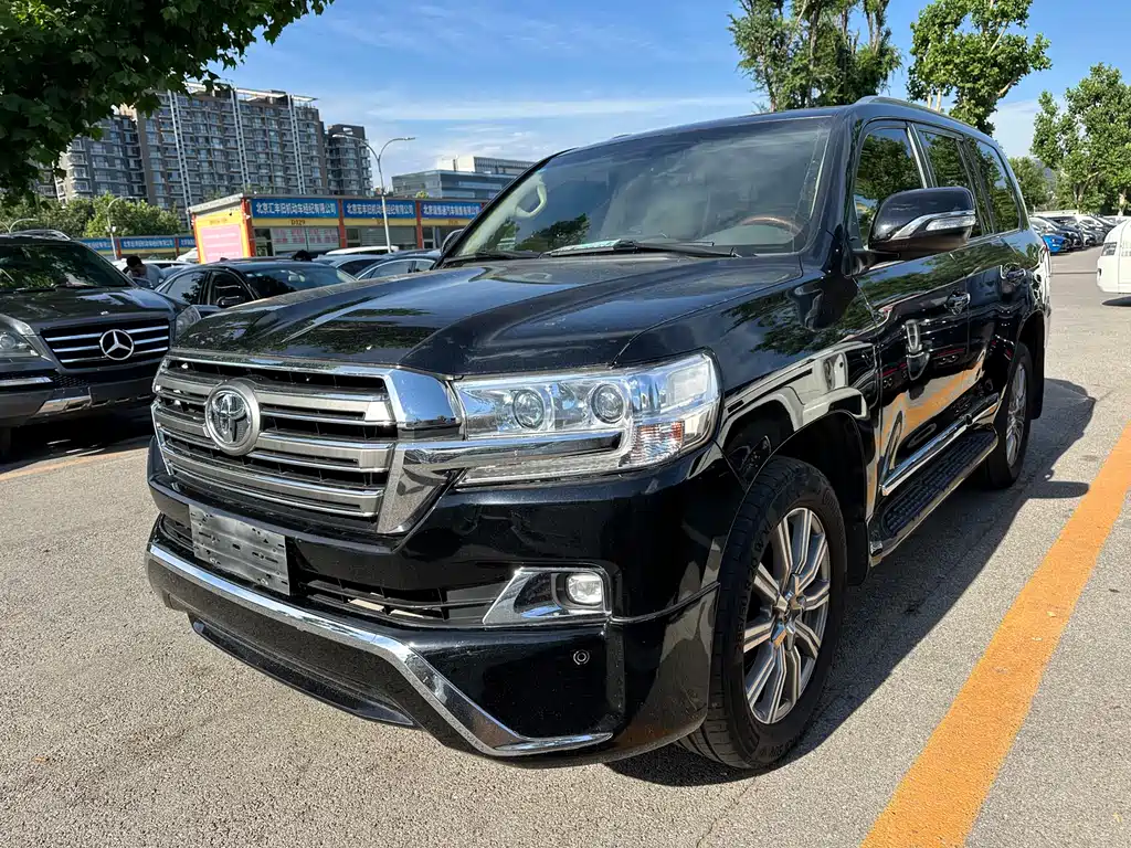 Toyota Land Cruiser 2018 — фото 1