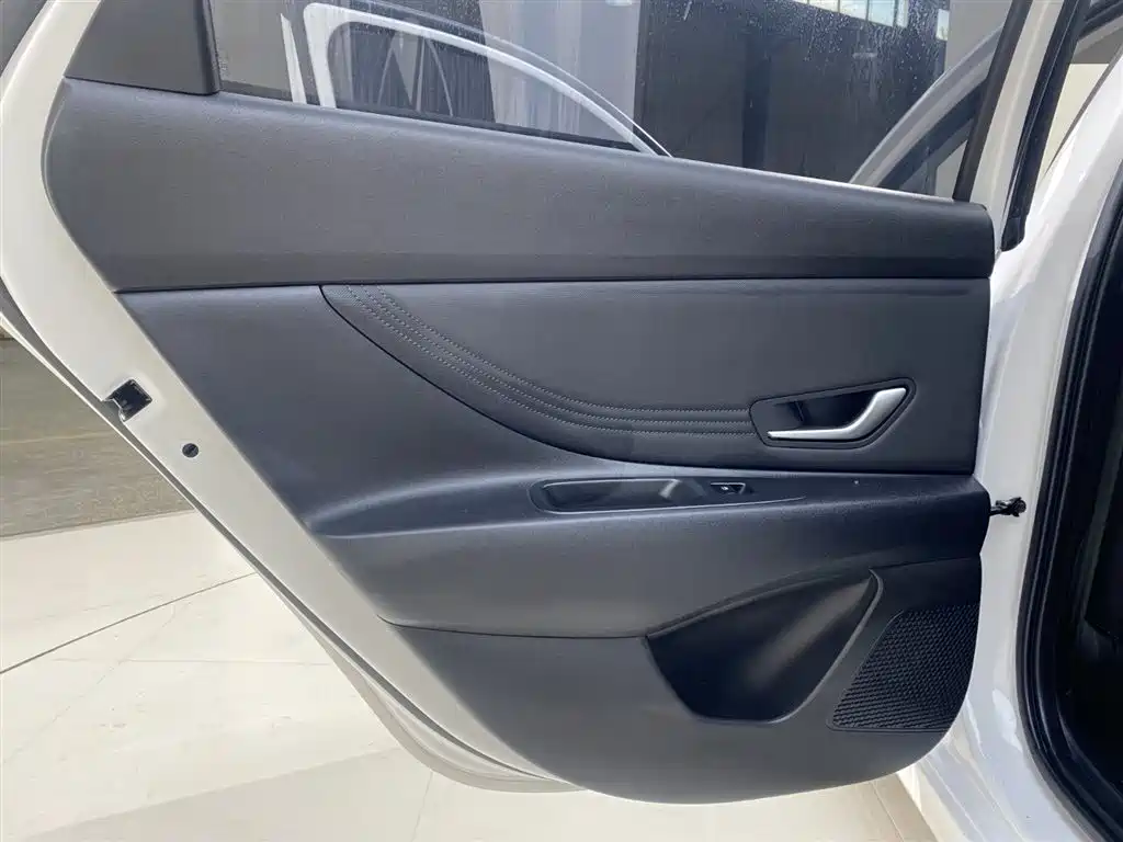 Hyundai Elantra 2022 — фото 15
