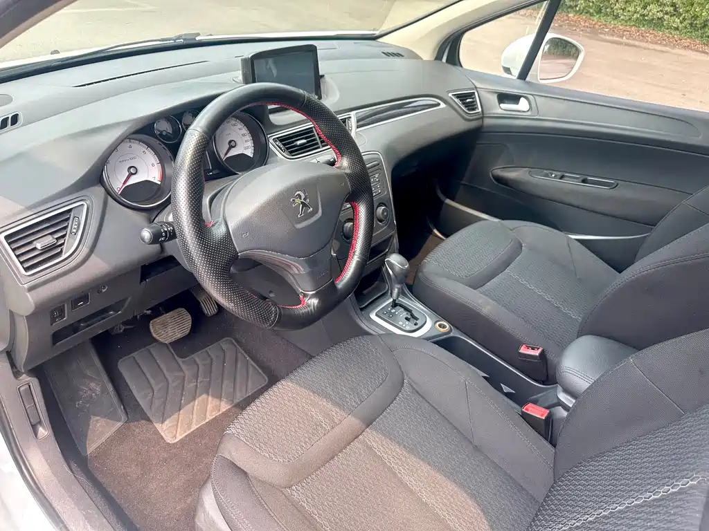 Peugeot 308 2015 — фото 13