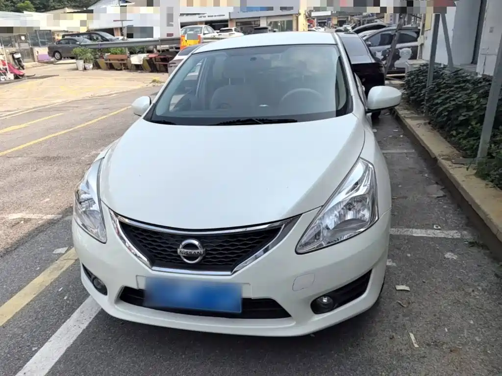 Nissan Tiida 2014