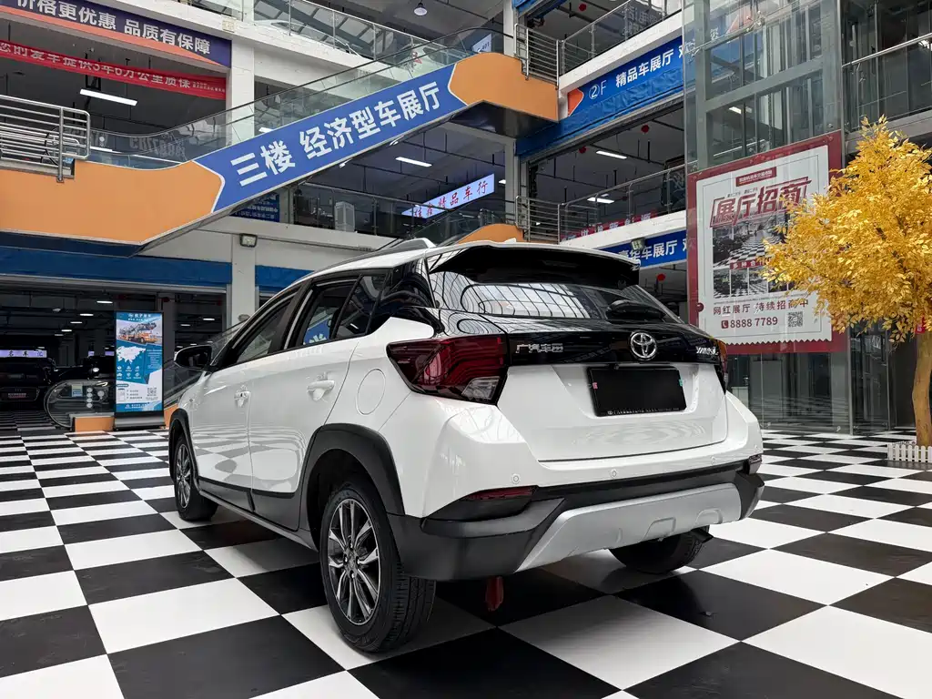 Toyota Yaris L 2022 — фото 17