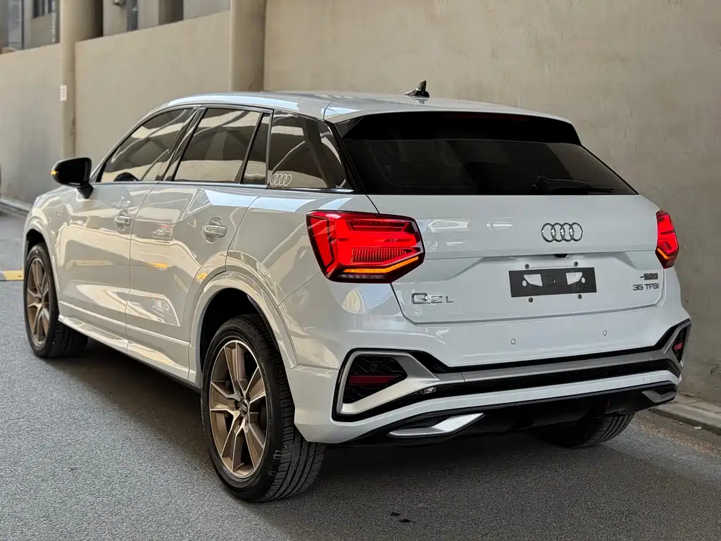 Audi Q2L 2023