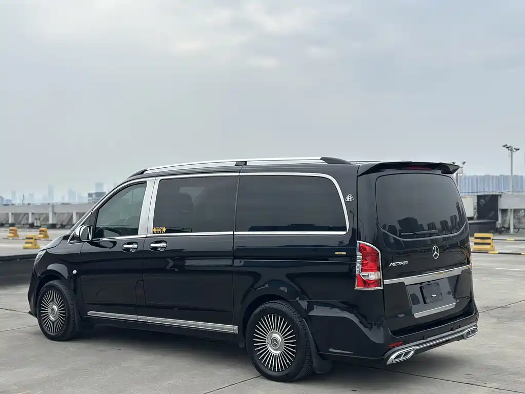 Mercedes-Benz V-Class 2019 — фото 10