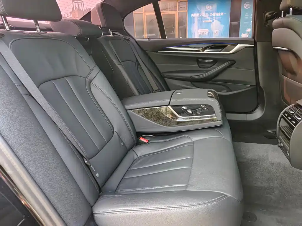 BMW 5 Series 2020 — фото 14