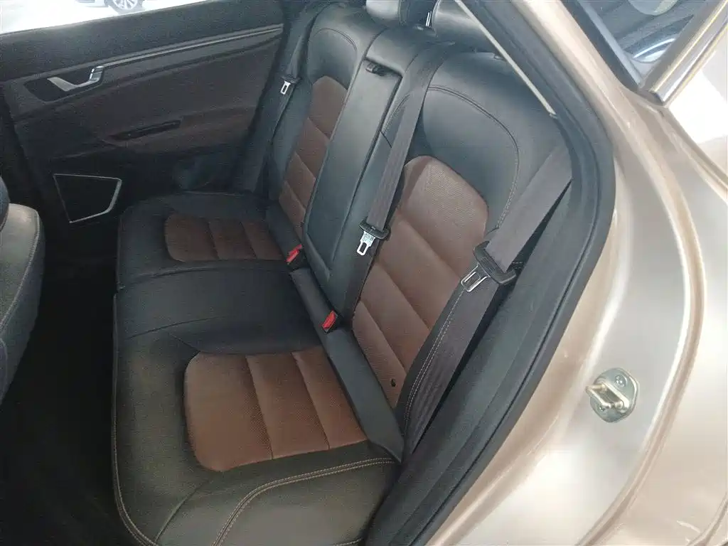 Geely Emgrand GS 2018 — фото 13