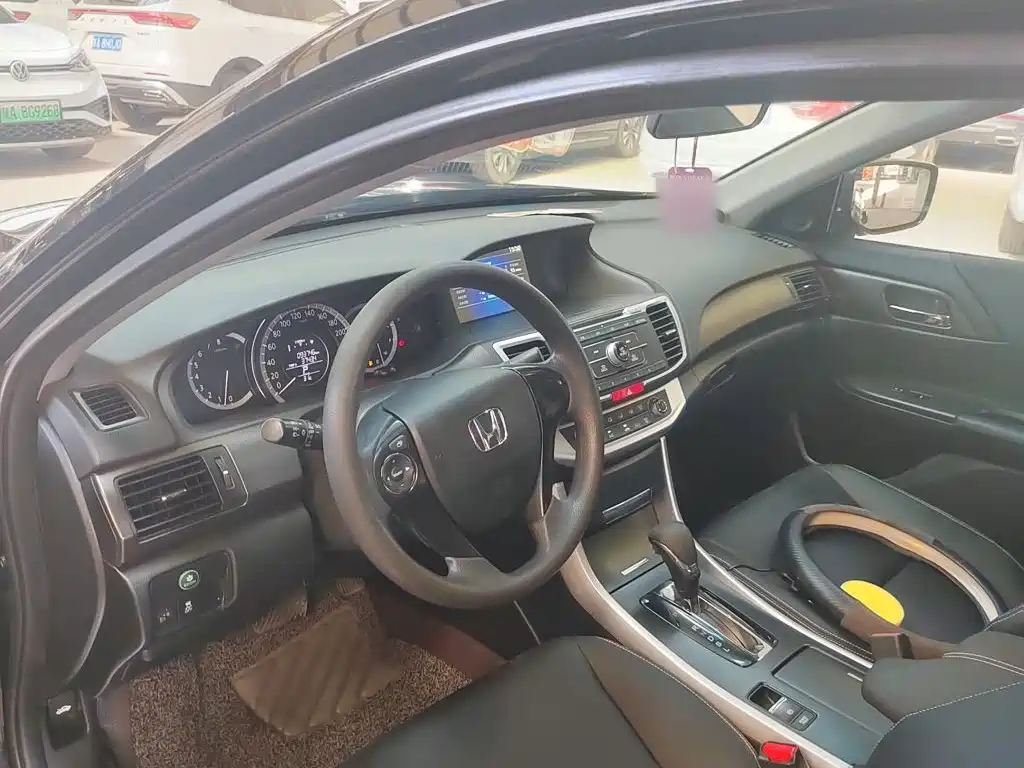 Honda Accord 2015 — фото 17