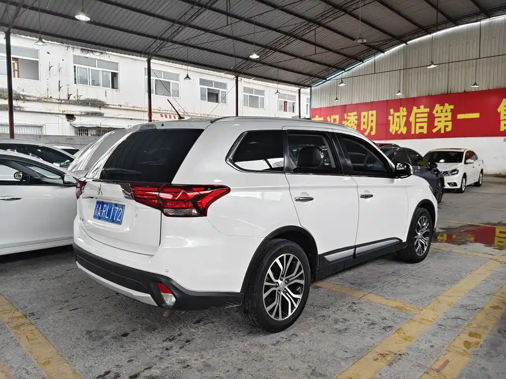 Mitsubishi Outlander 2016
