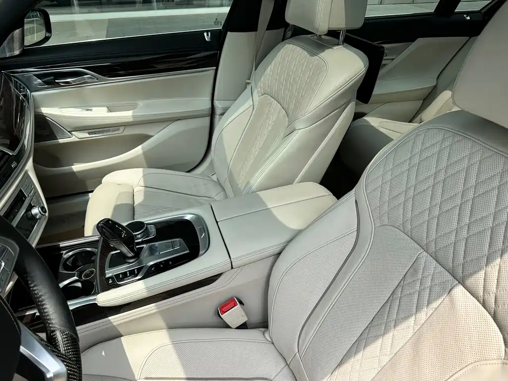 BMW 7 Series 2016 — фото 18