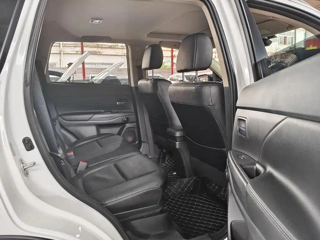 Mitsubishi Outlander 2016