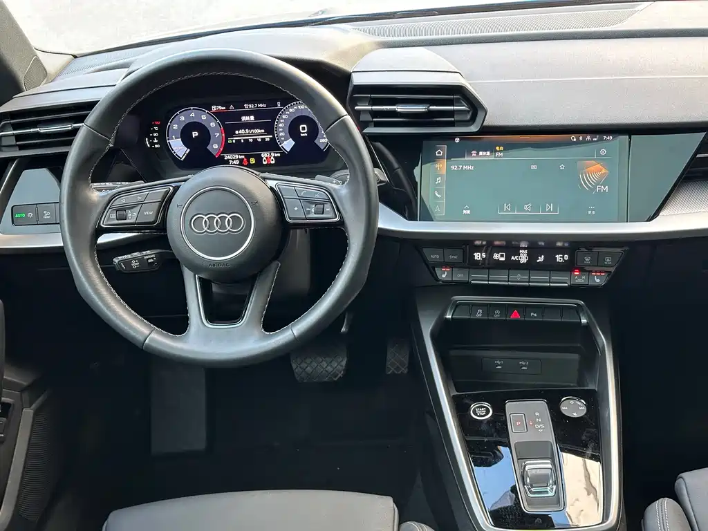 Audi A3 2023 — фото 14